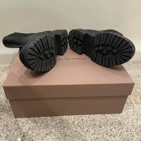Gianvitto Rossi Chelsea Boot - Picture 3 of 5